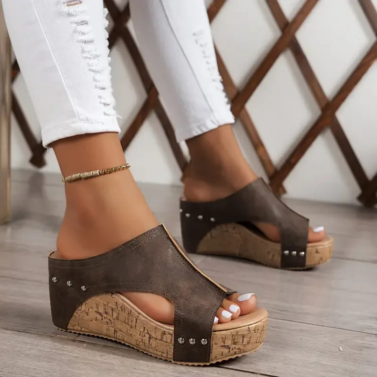 Sandales à talons compensés