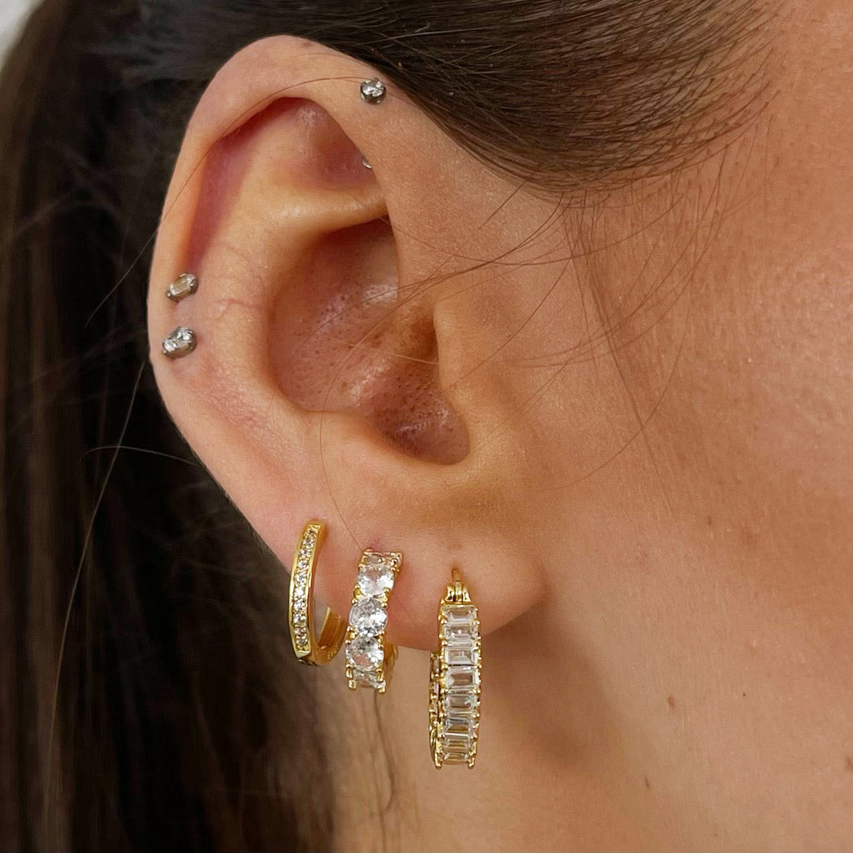 Boucles d'oreilles créoles avec des zirconias