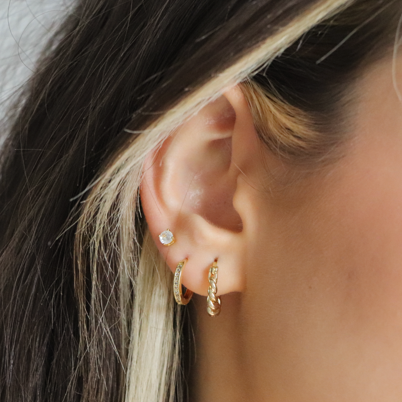 Boucles d'oreilles créoles avec des zirconias