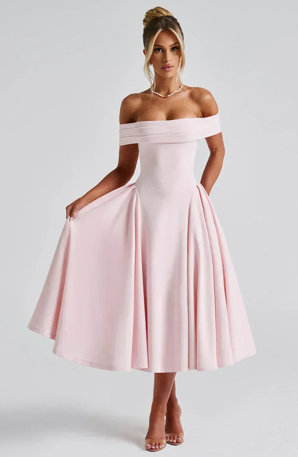 Robe Midi Élégante Alexander Saint