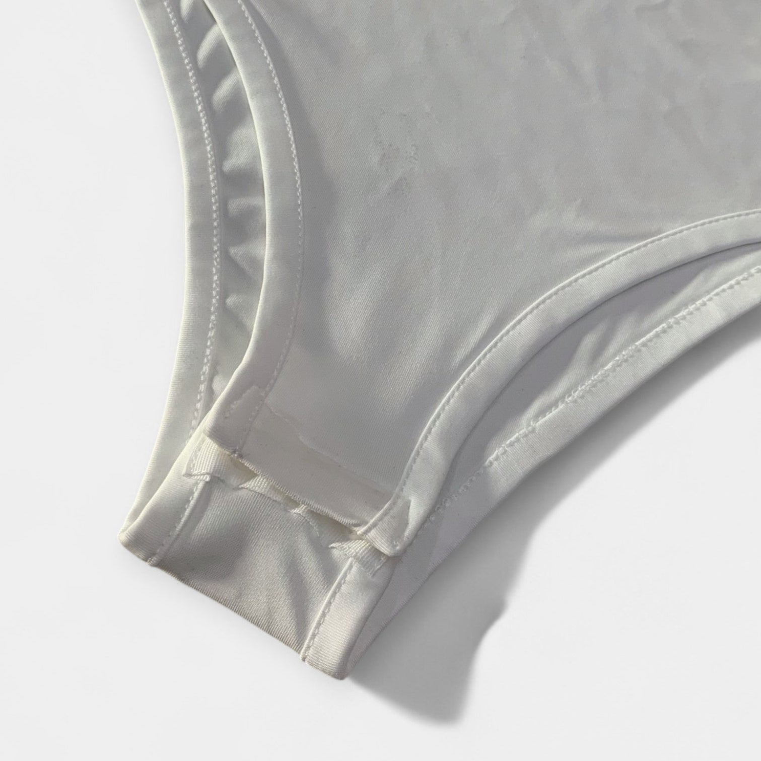 Corps léger avec décolleté en V