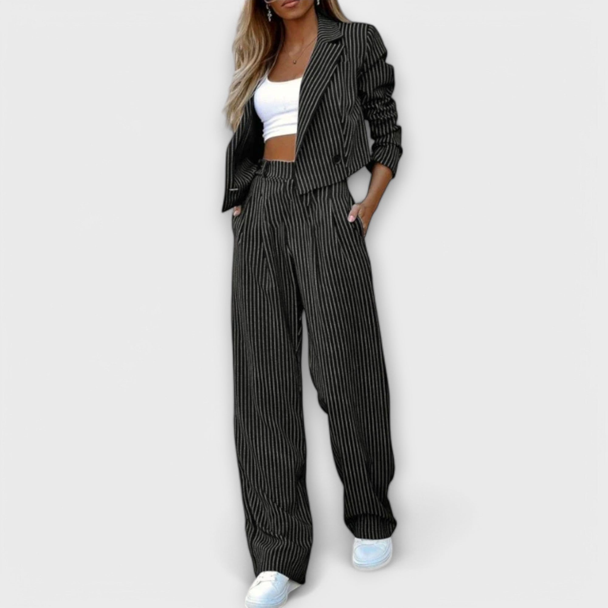 Costume à rayures pour femme