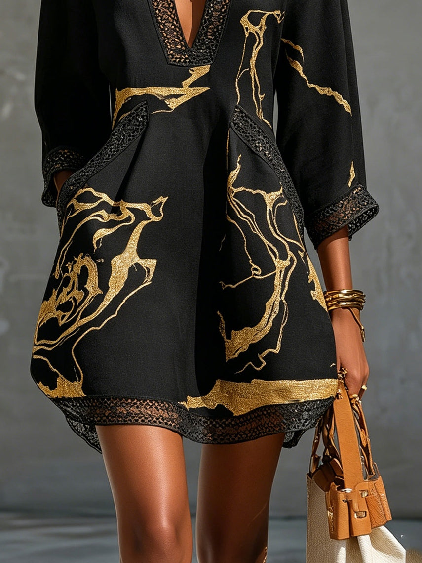 Robe courte noire à imprimé marbre doré
