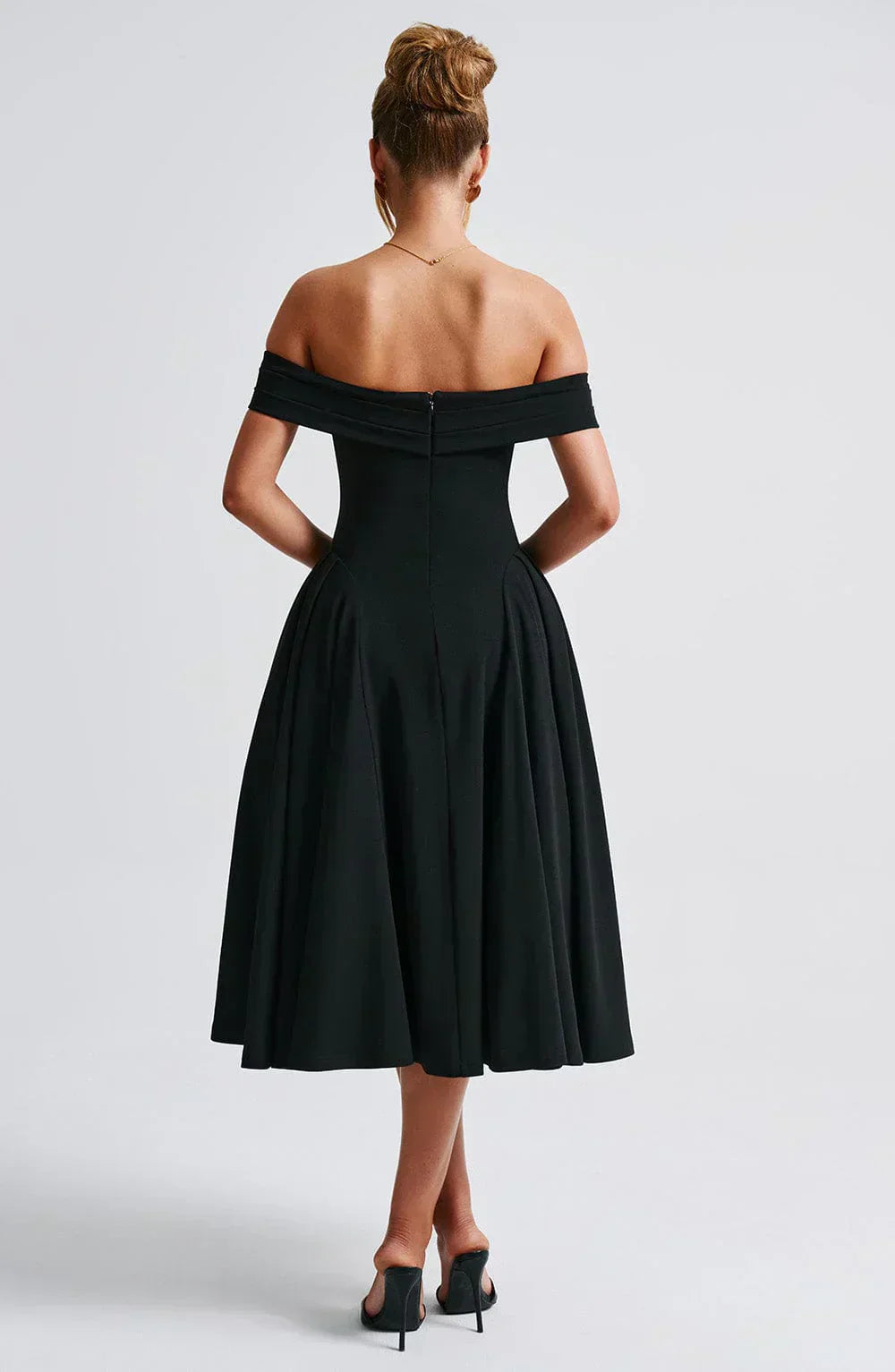 Robe Midi Élégante Alexander Saint