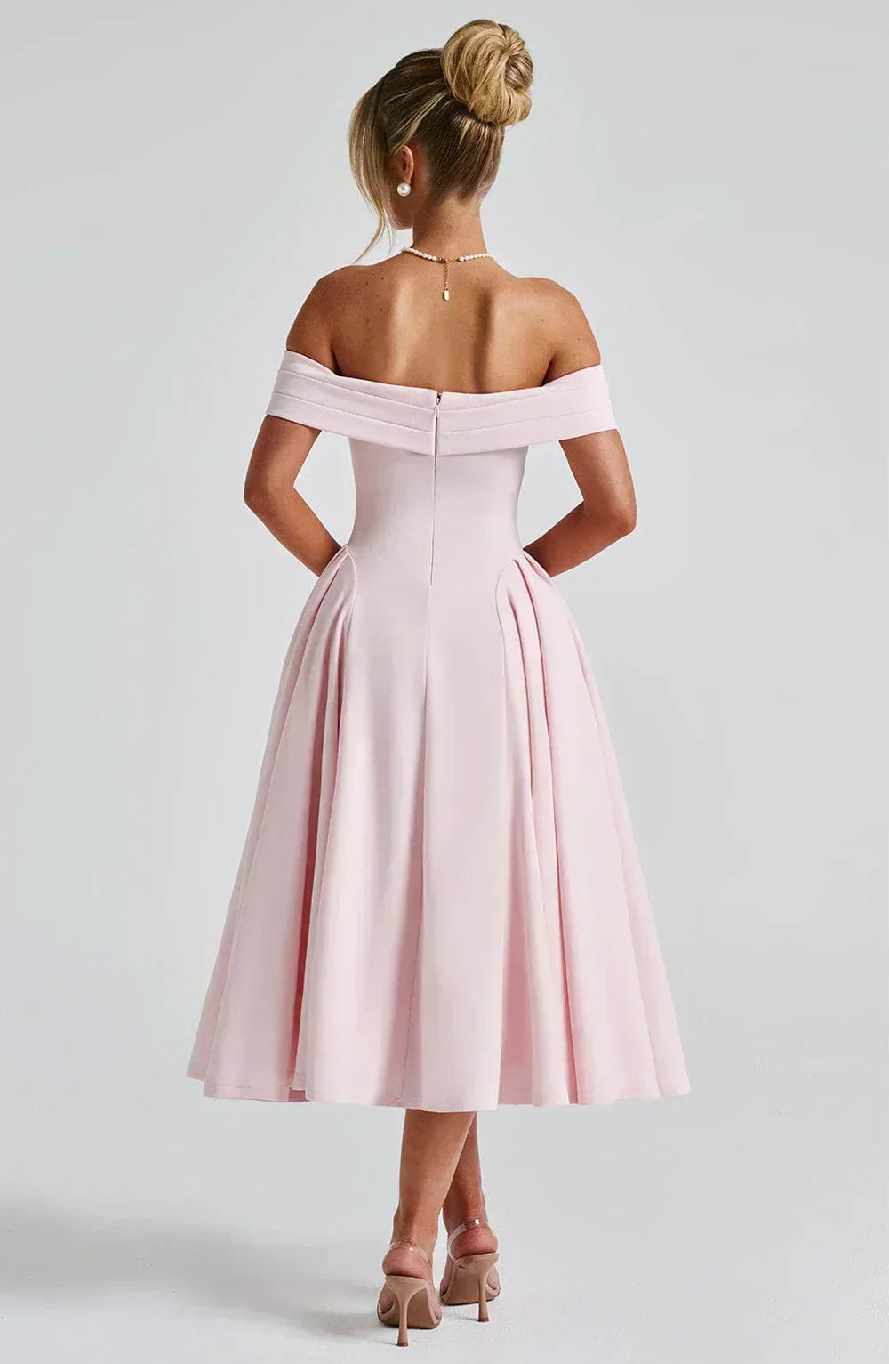 Robe Midi Élégante Alexander Saint