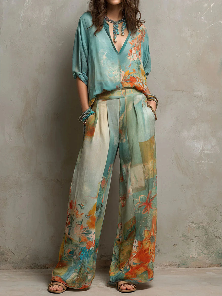 Tenue élégante avec imprimé floral et pantalon à jambes larges.