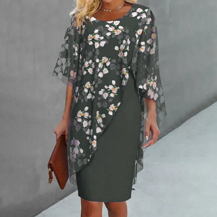 Robe fleurie avec cape élégante en mousseline
